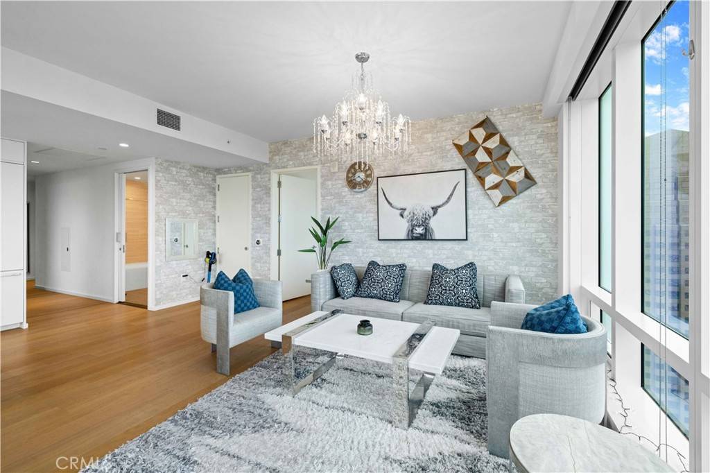 Los Angeles, CA 90017,877 Francisco St #4111