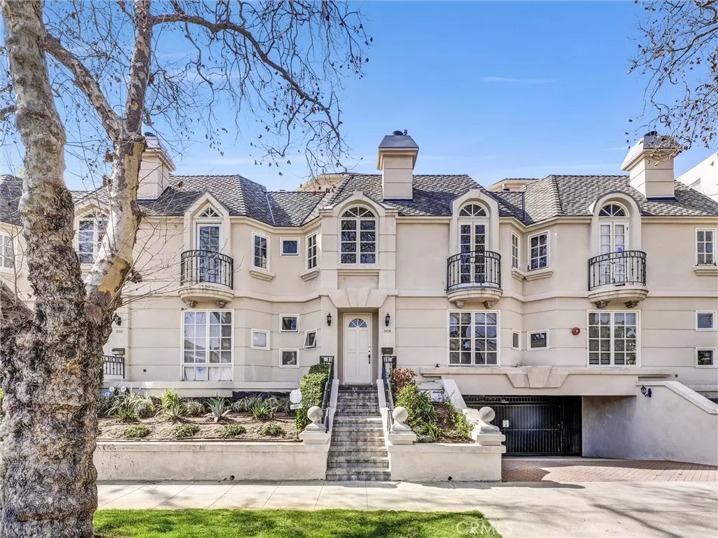 Beverly Hills, CA 90211,309 N Almont DR