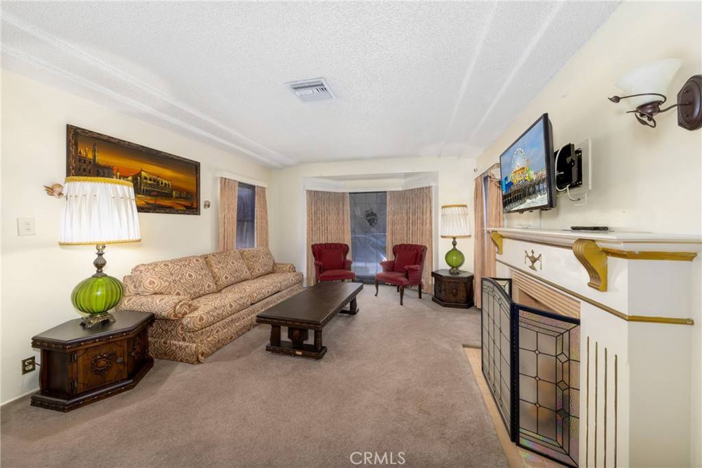 Los Angeles, CA 90044,1127 W 81st PL