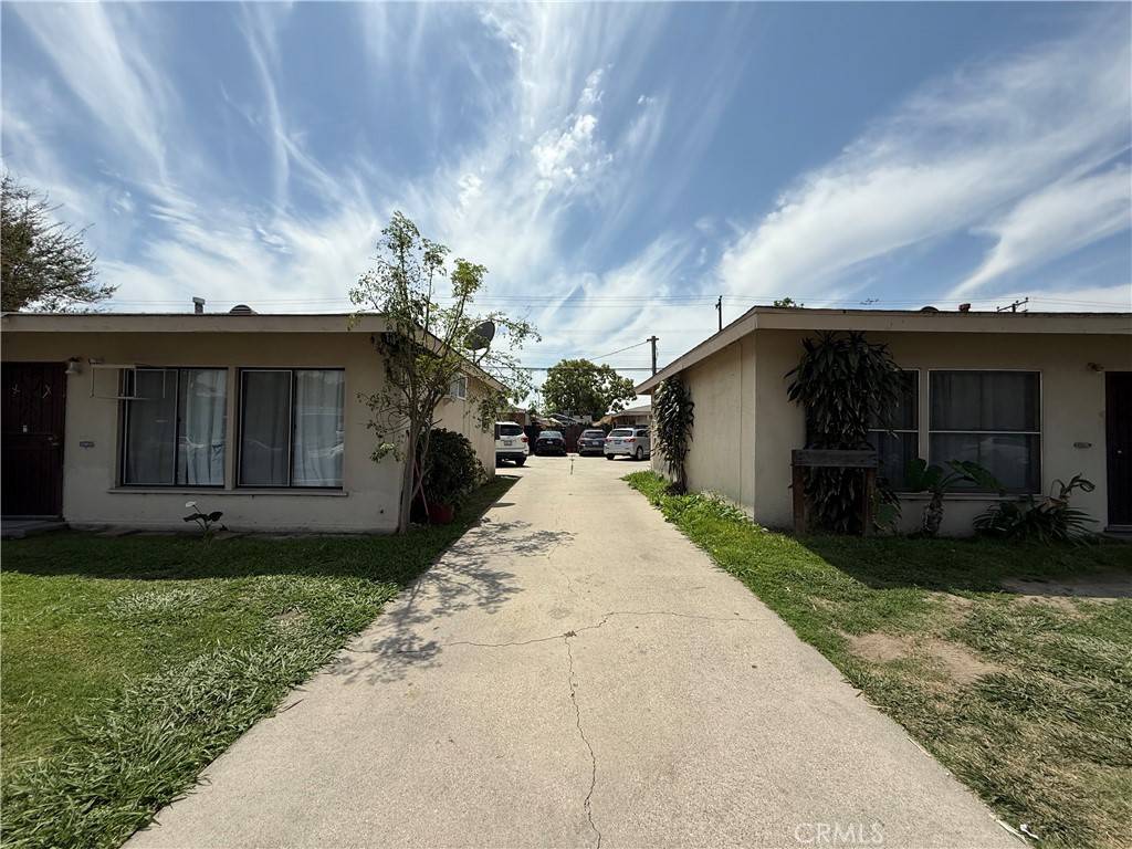 Bell Gardens, CA 90201,5928 Priory ST