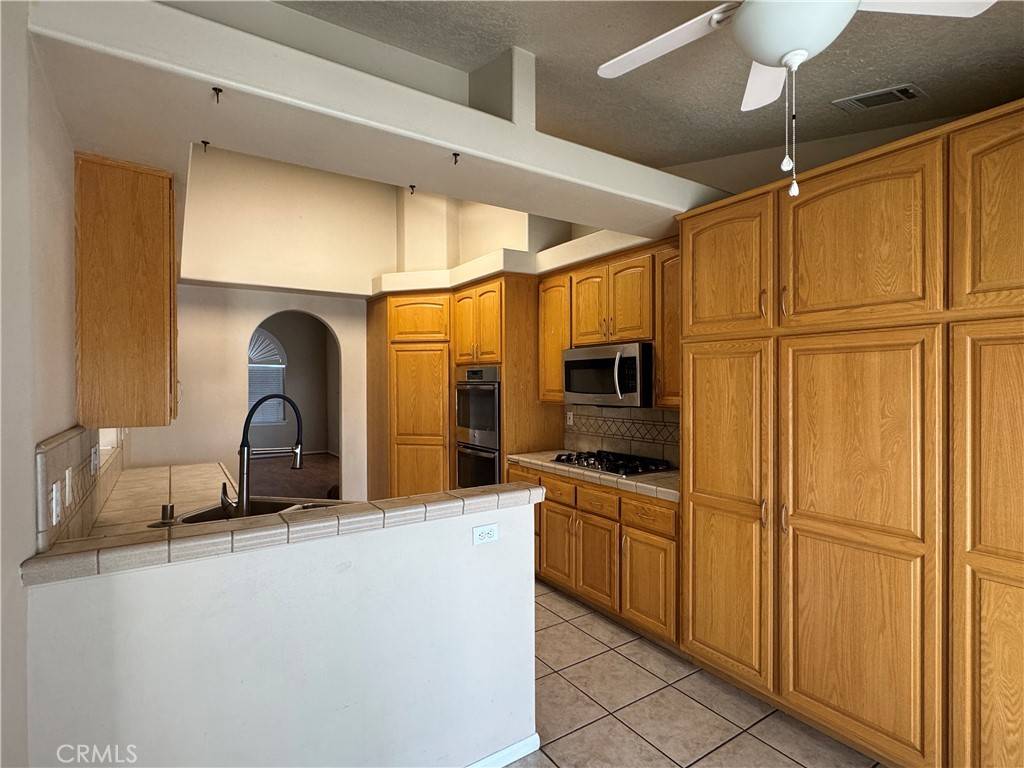 Helendale, CA 92342,14401 Hurricane LN
