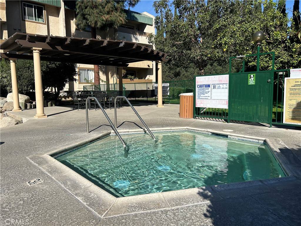Lakewood, CA 90715,12121 Centralia ST #305