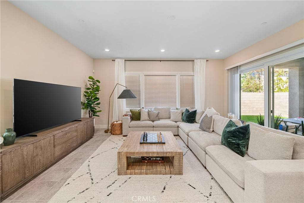 Irvine, CA 92880,81 Pelican LN