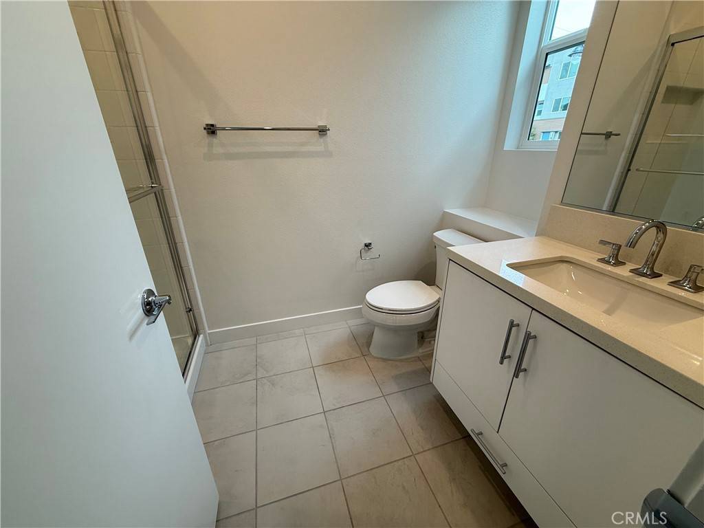 Santa Ana, CA 92705,693 S Lyon ST