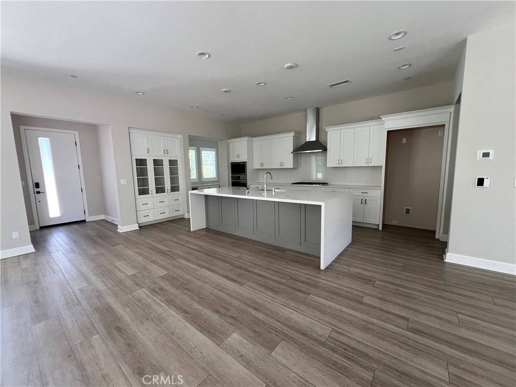 Irvine, CA 92618,140 Draw