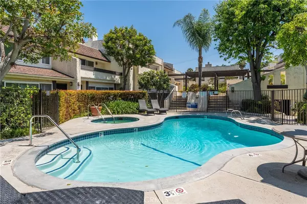 Sherman Oaks, CA 91423,4321 Matilija AVE #9
