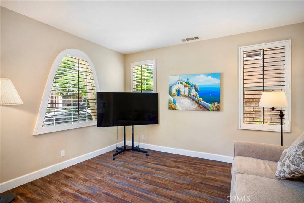Irvine, CA 92603,7 Honeydew