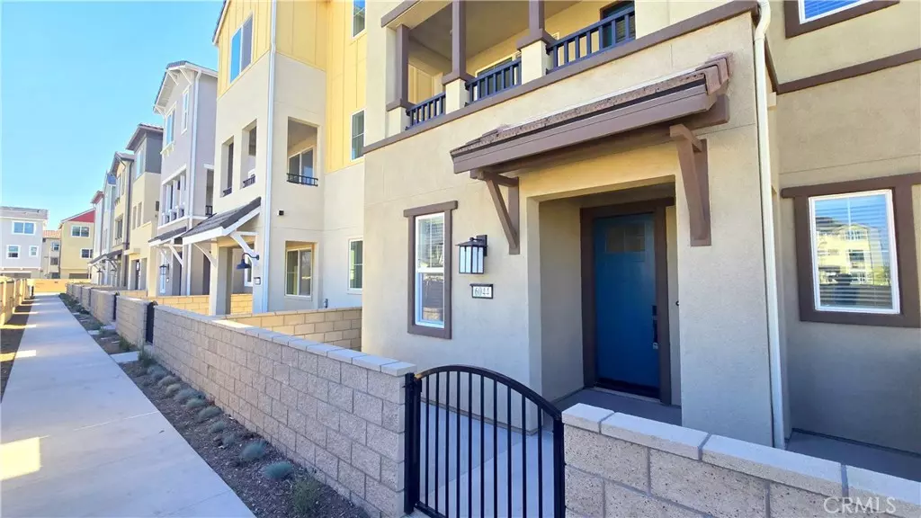 6044 Fairfax DR, Eastvale, CA 92880