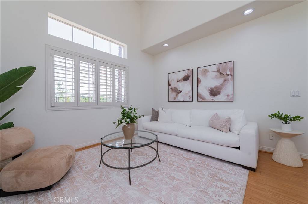 Walnut, CA 91789,338 Calle Vista