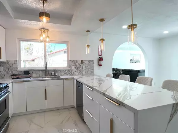 Palm Springs, CA 92262,445 E San Rafael DR