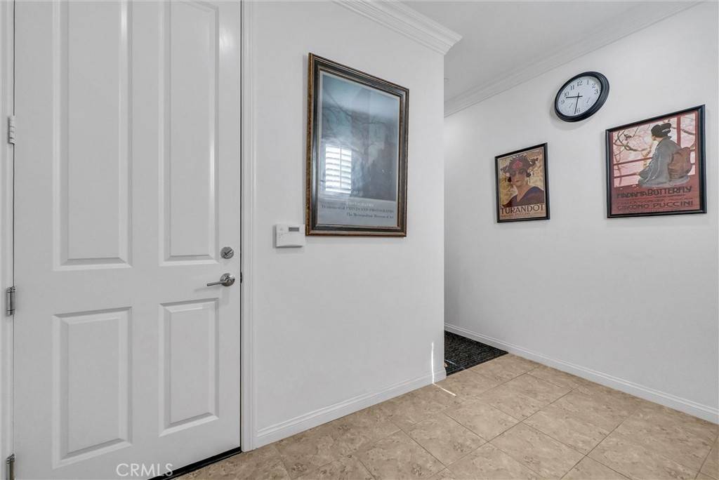 Azusa, CA 91702,908 N Botanica LN #B