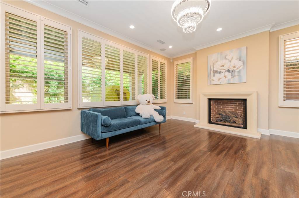 Irvine, CA 92618,43 Lupari