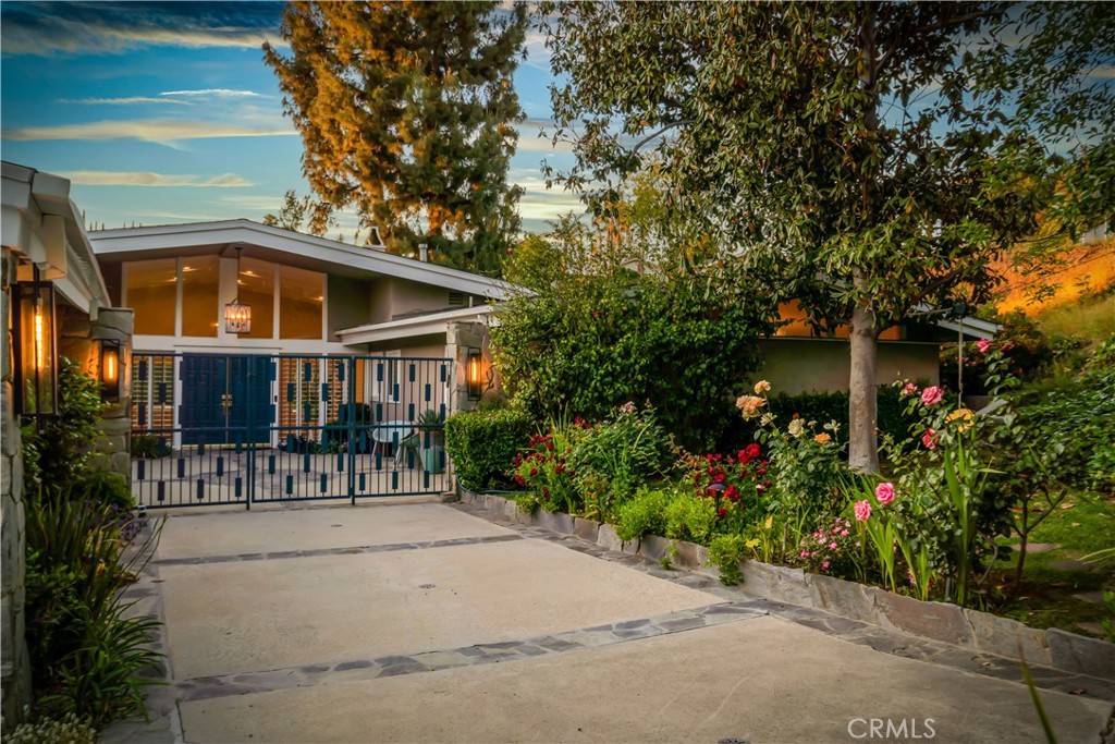 Woodland Hills, CA 91364,20351 Wells DR