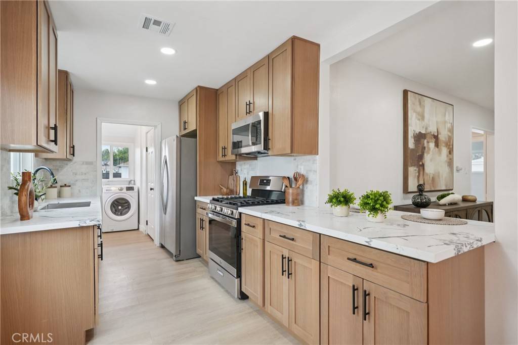 8115 Etiwanda AVE, Reseda, CA 91335