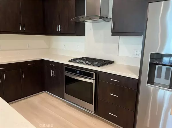 Irvine, CA 92612,2536 Nolita