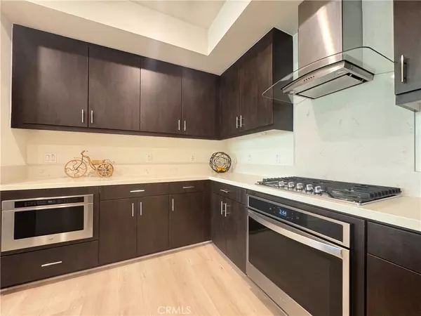 Irvine, CA 92612,2536 Nolita