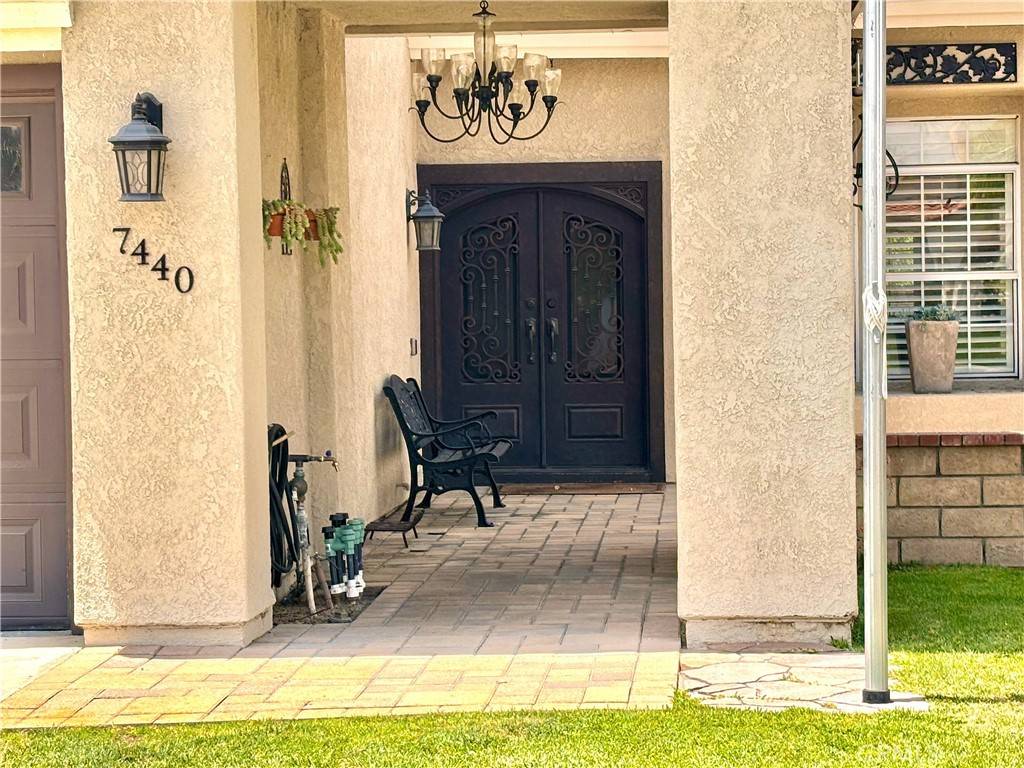 Highland, CA 92346,7440 Apple Blossom CT