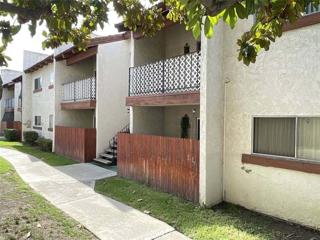 Diamond Bar, CA 91765,23647 Golden Springs DR #10G