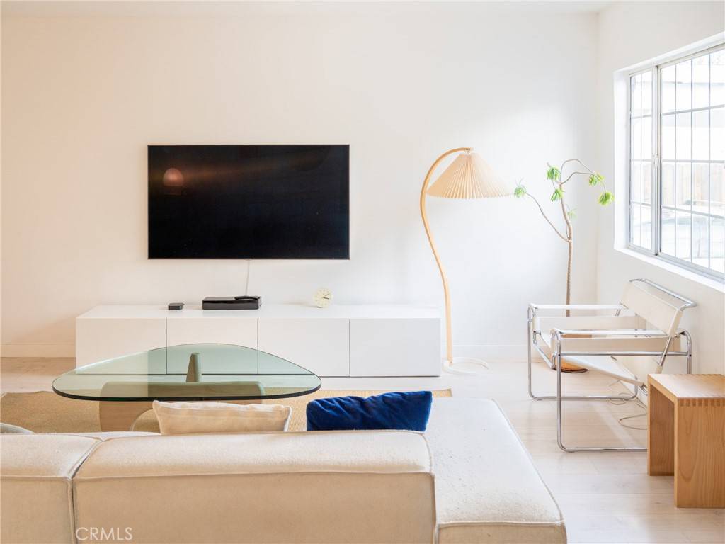 Los Angeles, CA 91331,12907 Sunburst ST