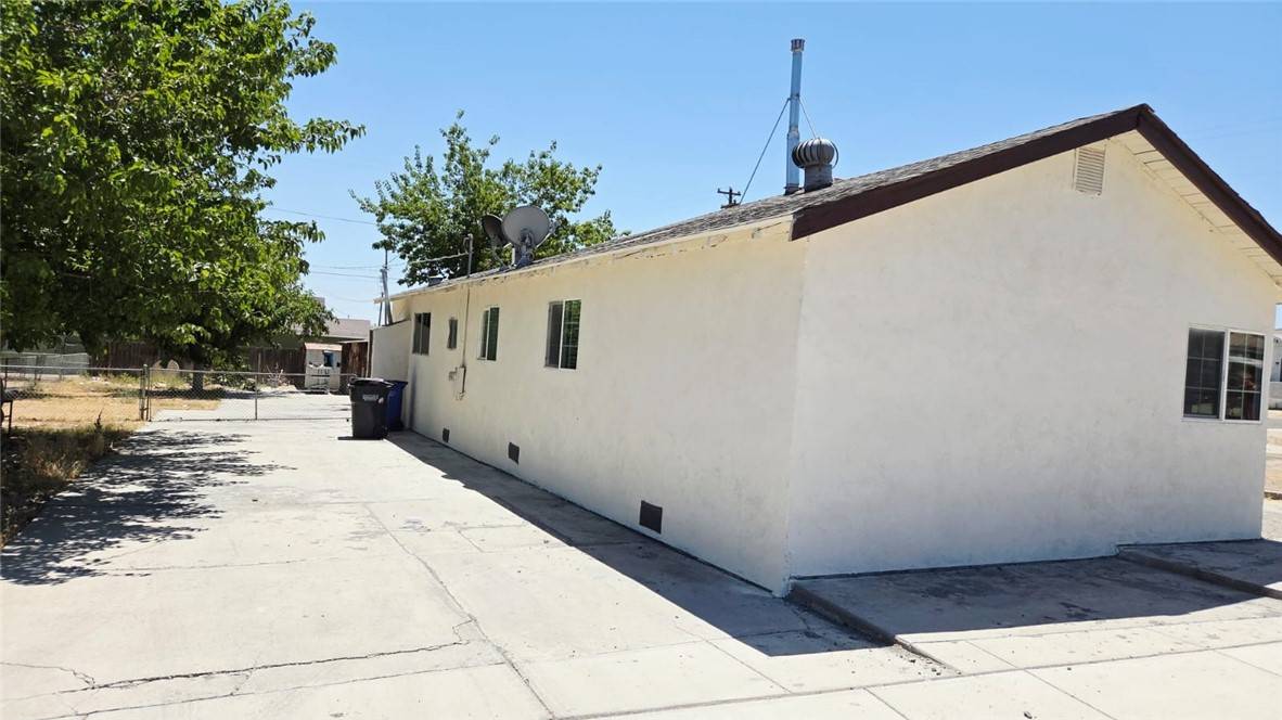 Taft, CA 93268,322 S 8th ST