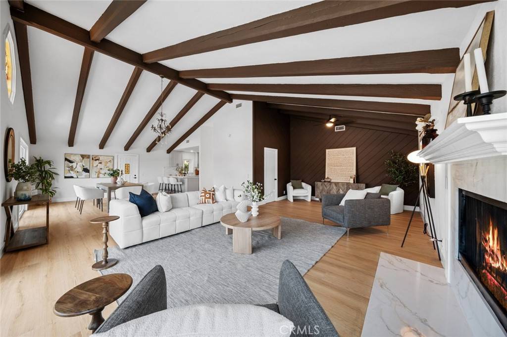 Los Angeles, CA 90068,2838 Lambert DR