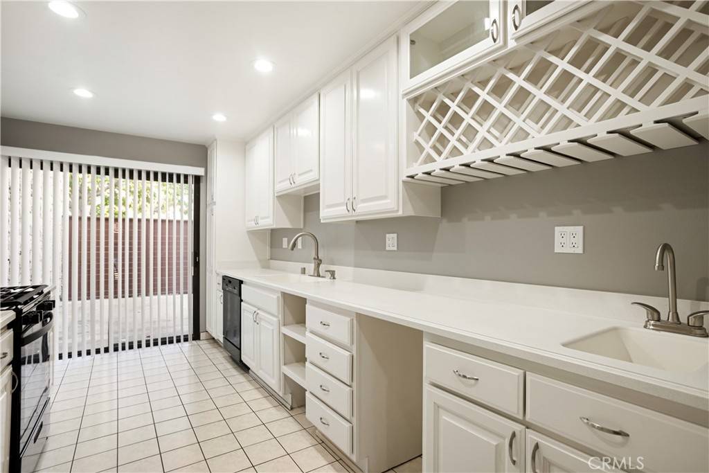Los Angeles, CA 90042,4225 Via Arbolada #560