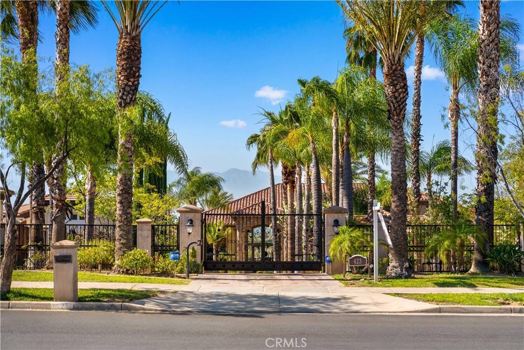 Corona, CA 92881,423 Cleveland WAY