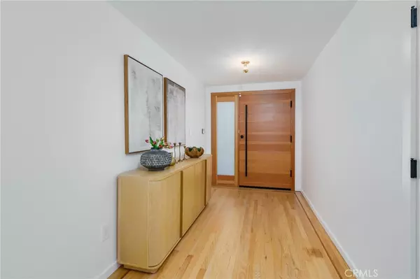 Tarzana, CA 91356,4676 Arriba DR