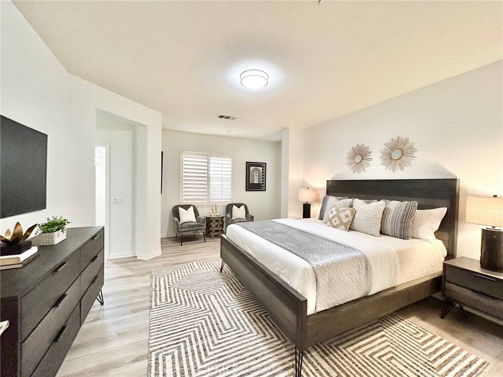 Irvine, CA 92620,37 Roycroft