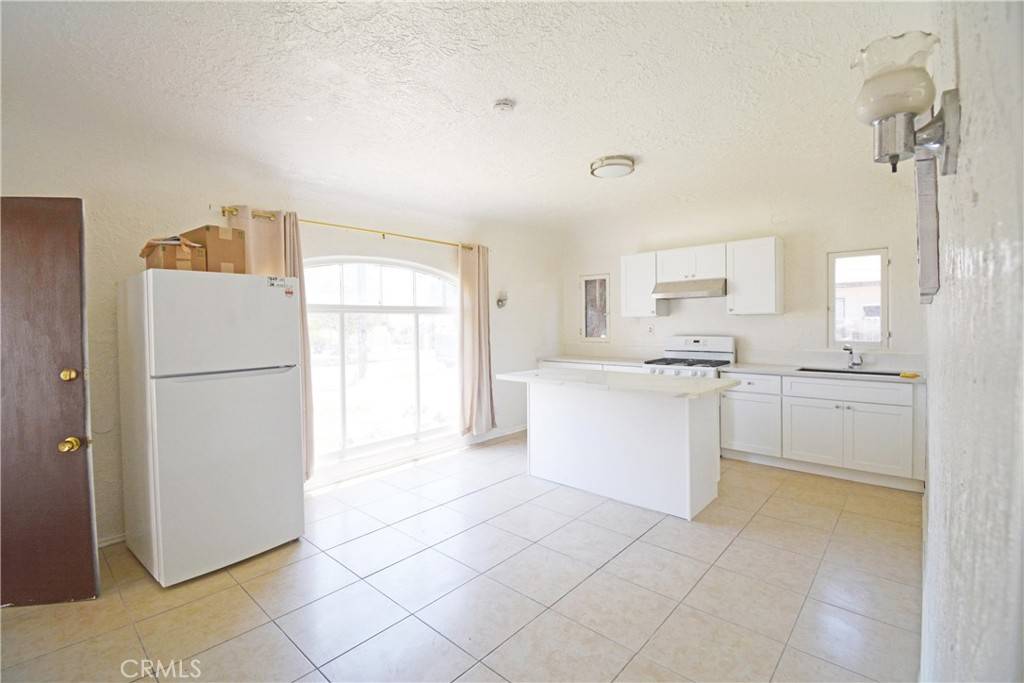 Ontario, CA 91764,1067 UnitA E D St
