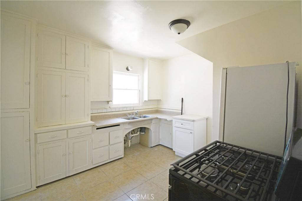 Ontario, CA 91764,1067 UnitB E D St