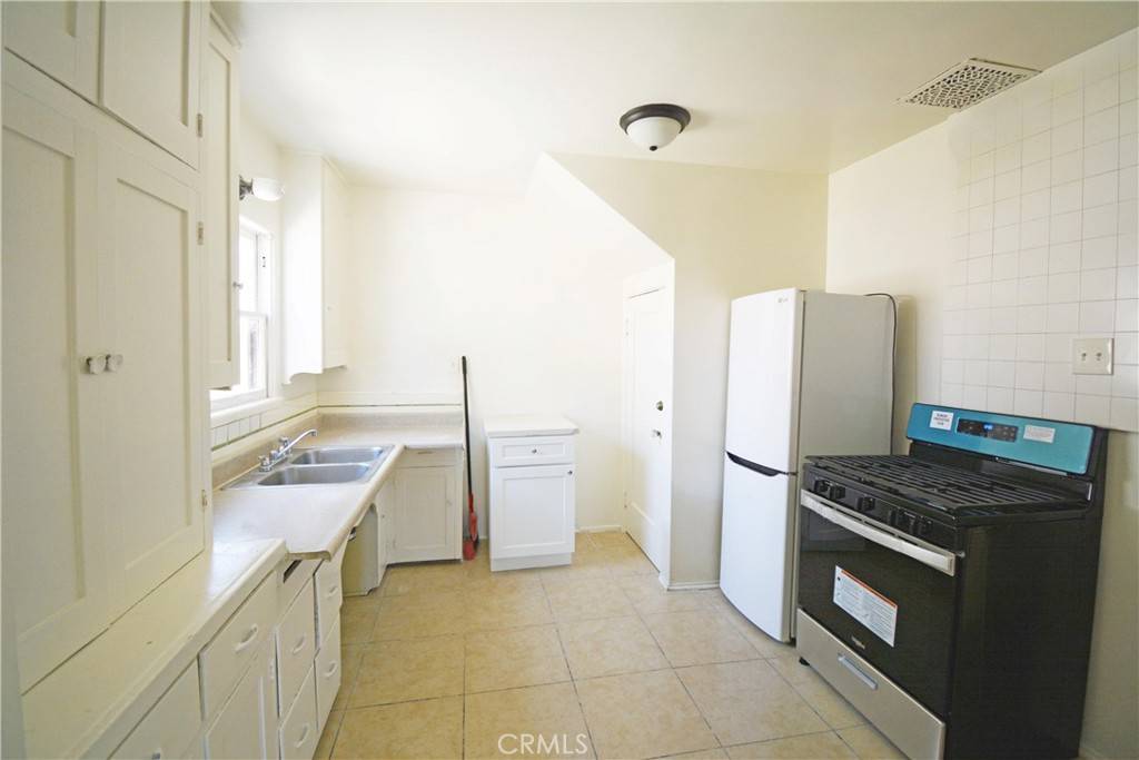 Ontario, CA 91764,1067 UnitB E D St