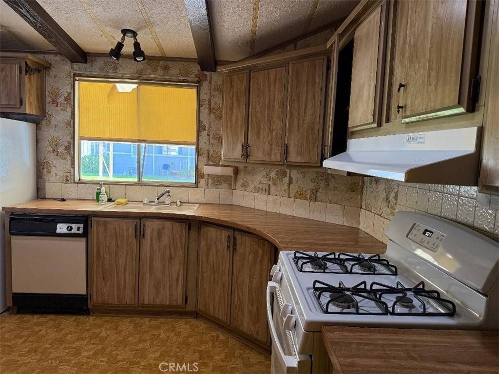 Ontario, CA 91761,1456 E Philadelphia #427