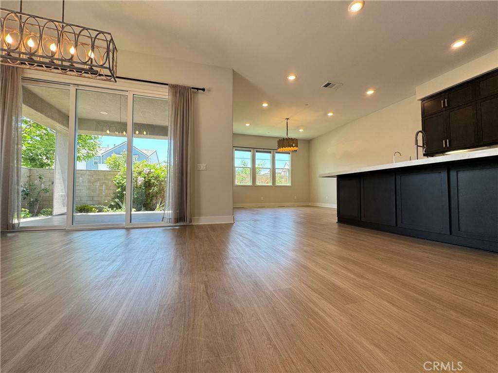 Irvine, CA 92618,325 Sawbuck