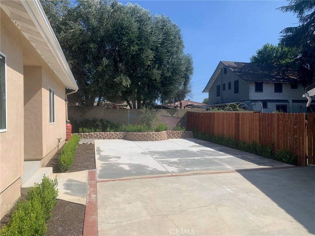 Claremont, CA 91711,2116 Forbes