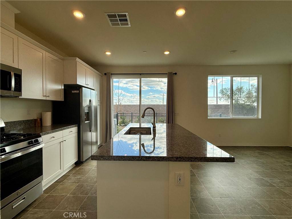 Fontana, CA 92336,16502 Casa Grande AVE #420