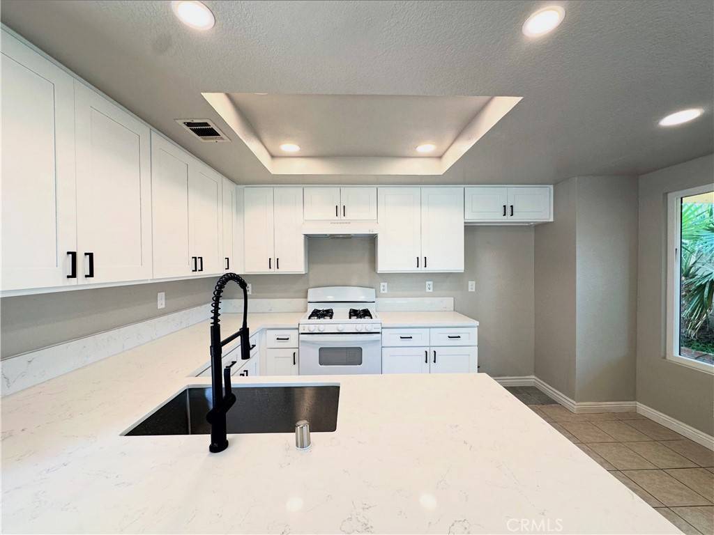 Fontana, CA 92337,15965 Peach Tree LN