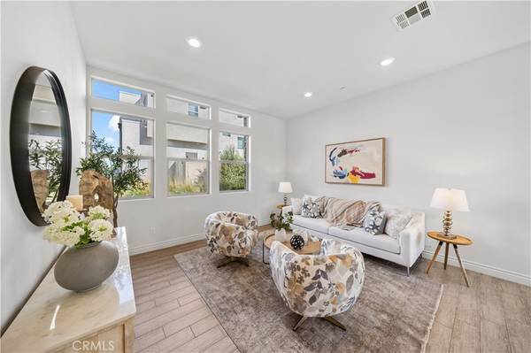 Irvine, CA 92618,104 Spectacle