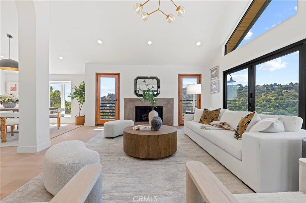 Los Angeles, CA 90046,8280 Grand View DR