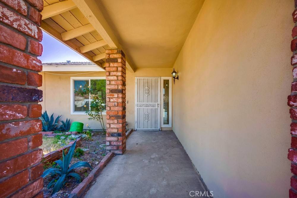 Fontana, CA 92335,9063 Rosecrest LN