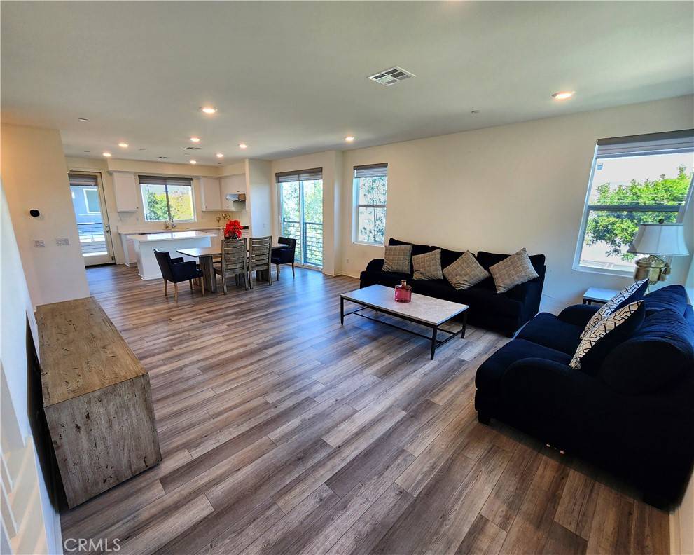 Irvine, CA 92614,203 Steely