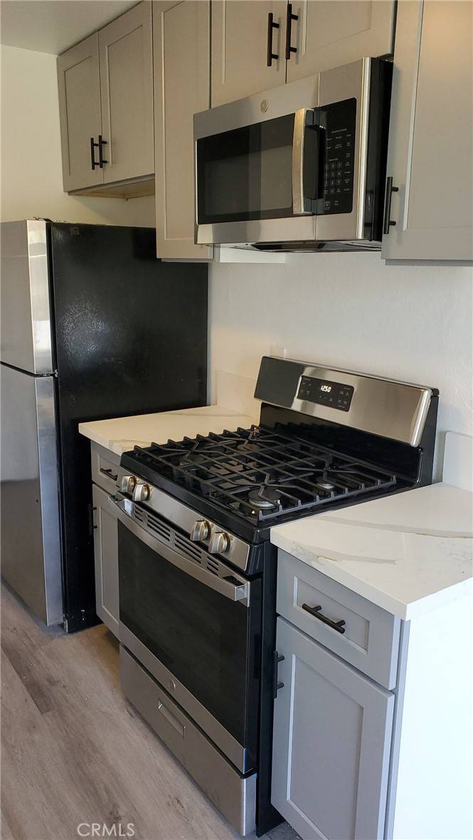 Orange, CA 92868,700 W La Veta AVE #4