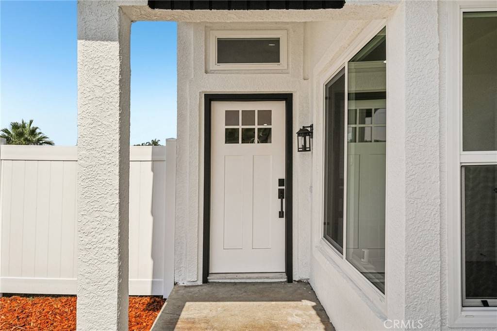 Fontana, CA 92336,7652 Plumaria