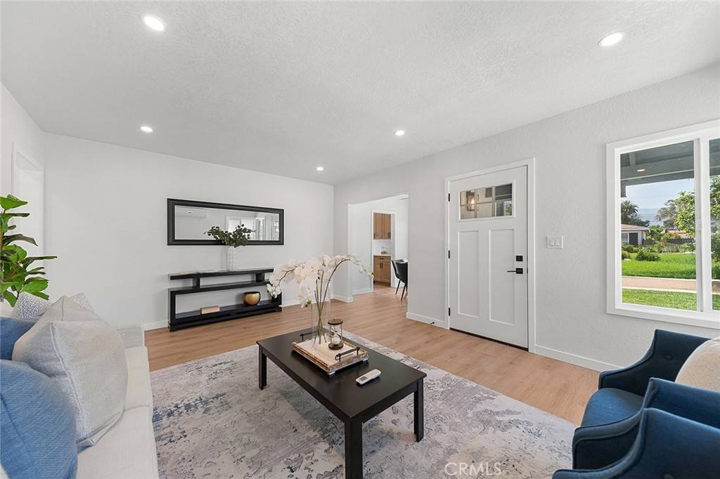 Corona, CA 92882,1021 W 5th ST
