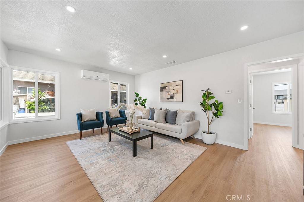 Corona, CA 92882,1021 W 5th ST