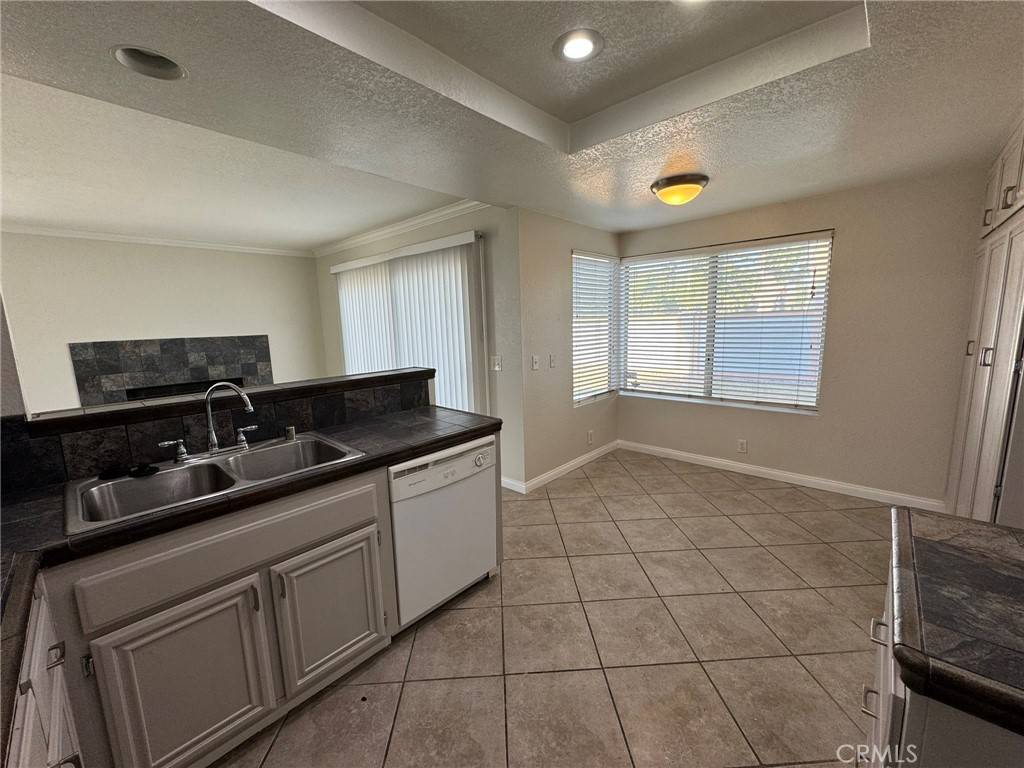 Ontario, CA 91761,2705 Applewood DR