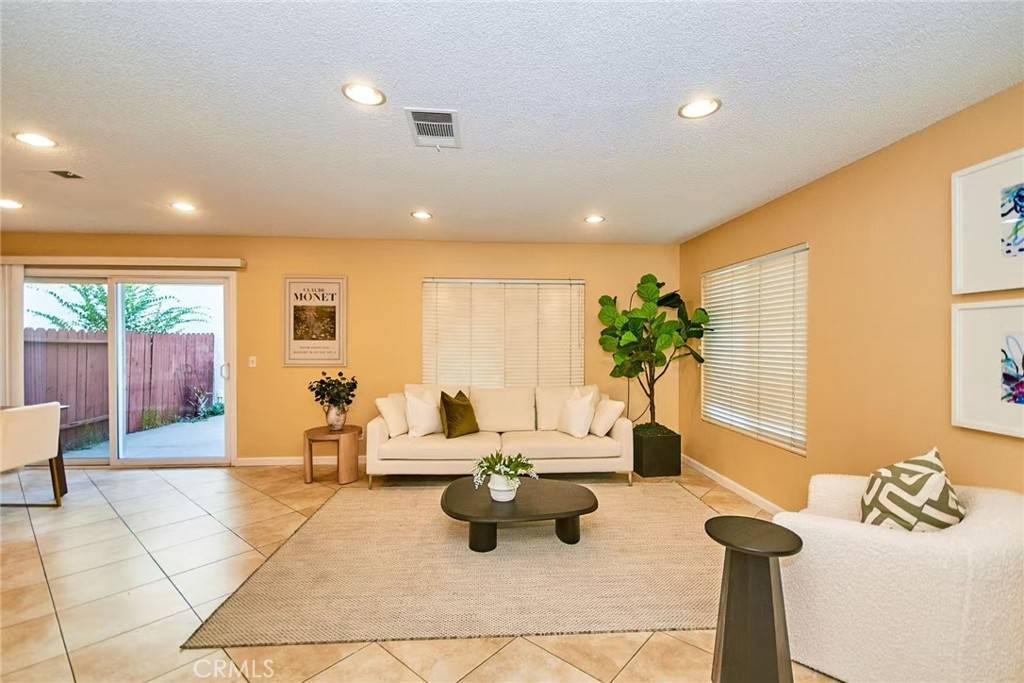 Diamond Bar, CA 91765,1116 Cleghorn DR #B