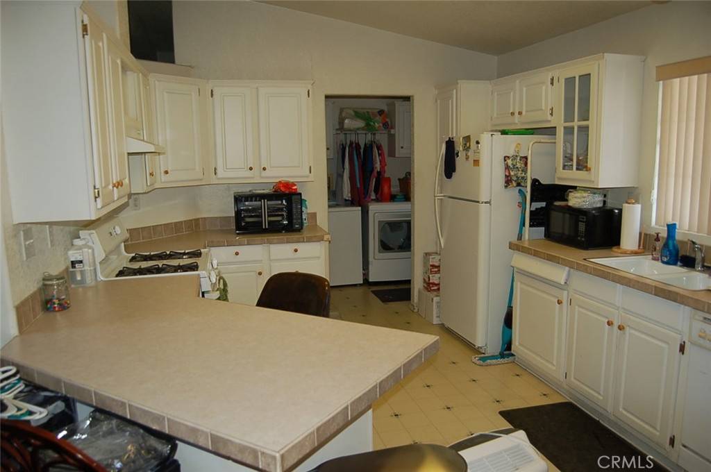 Rialto, CA 92376,2744 W Rialto AVE #33