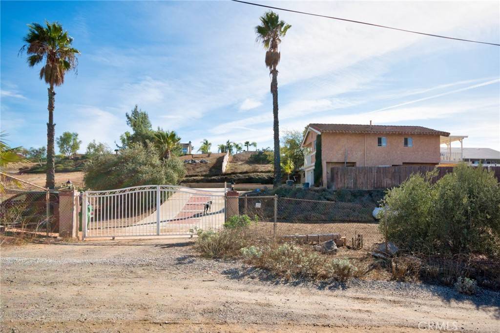 12285 Road Runner, Riverside, CA 92503