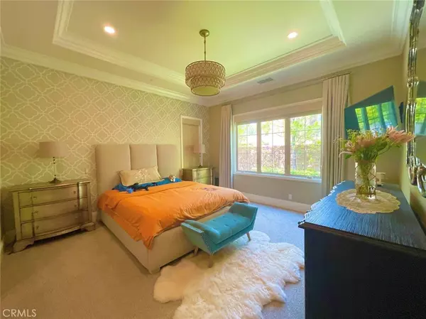 Irvine, CA 92602,33 Sunset Cv